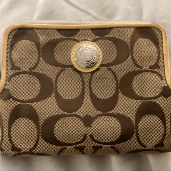 Coach Signature Accordion Zip Wristlet Wallet – Brown Canvas - Picture 2 of 13